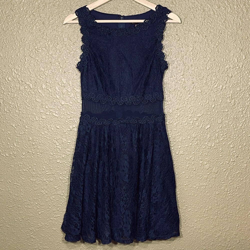 CITY TRIANGLES Scalloped Lace A-Line Dress - Picture 4 of 15